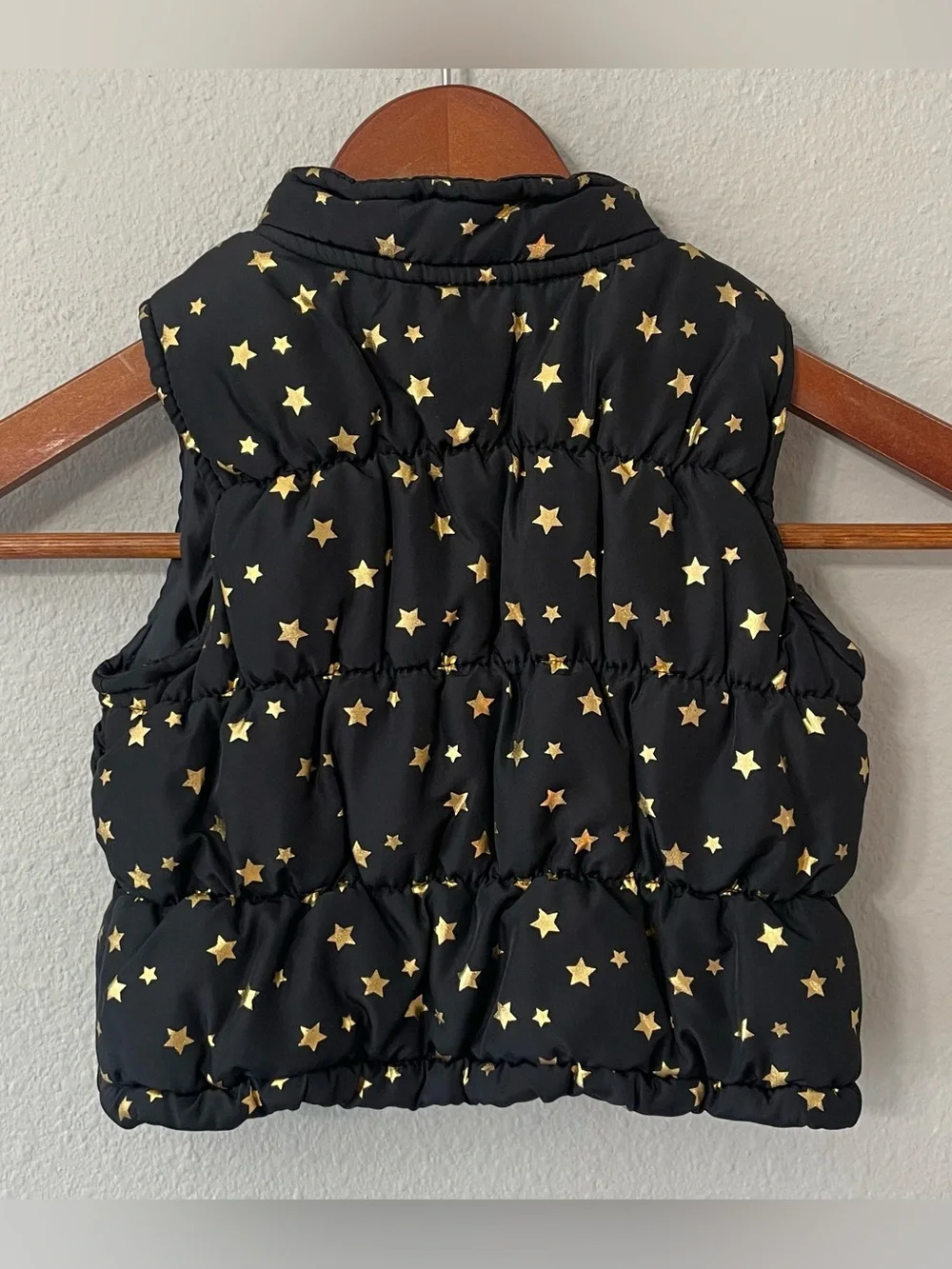 Healthtex Girls 2T Black Puffer Vest Metallic Gold Star Print